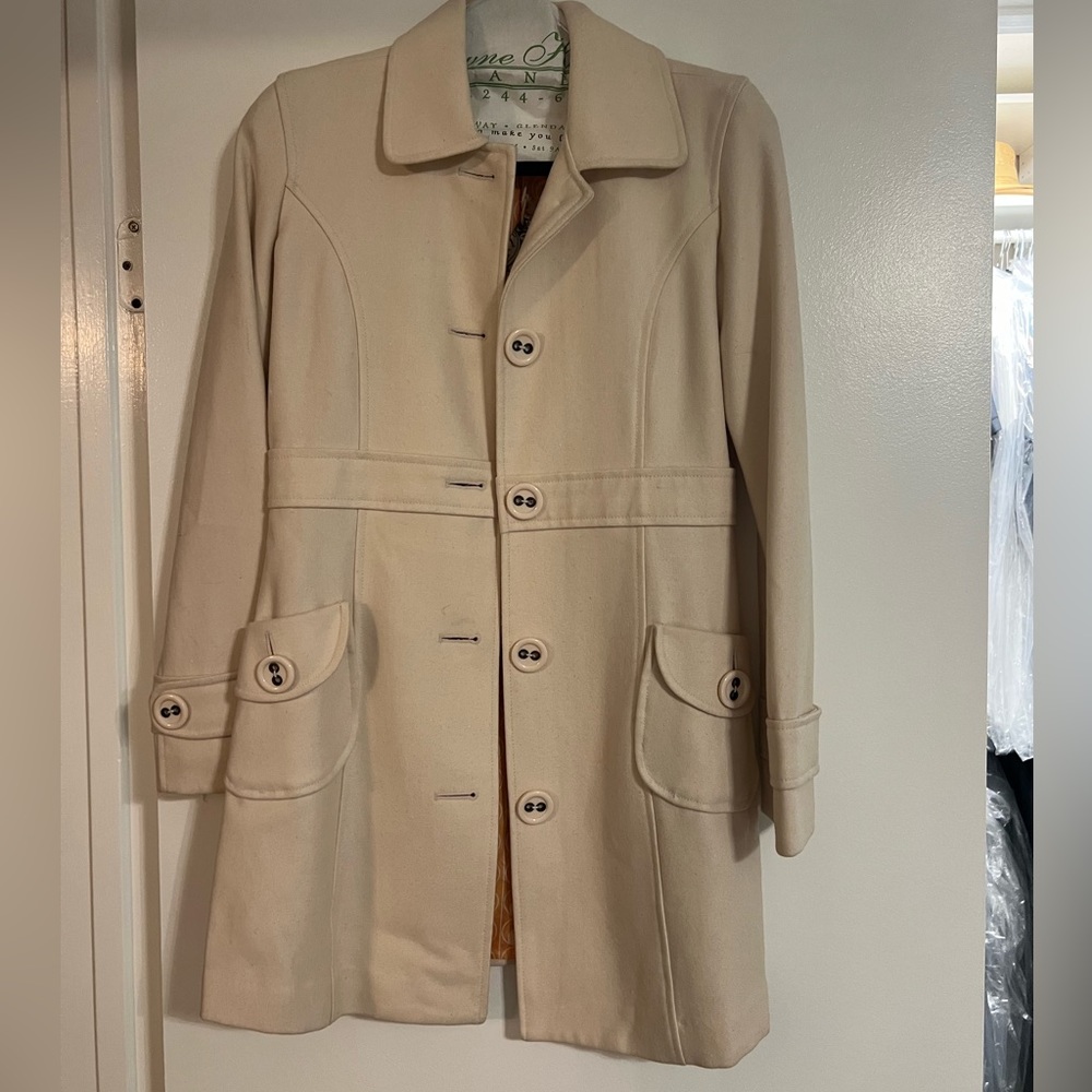 Brand New Ivory Coat Size Small